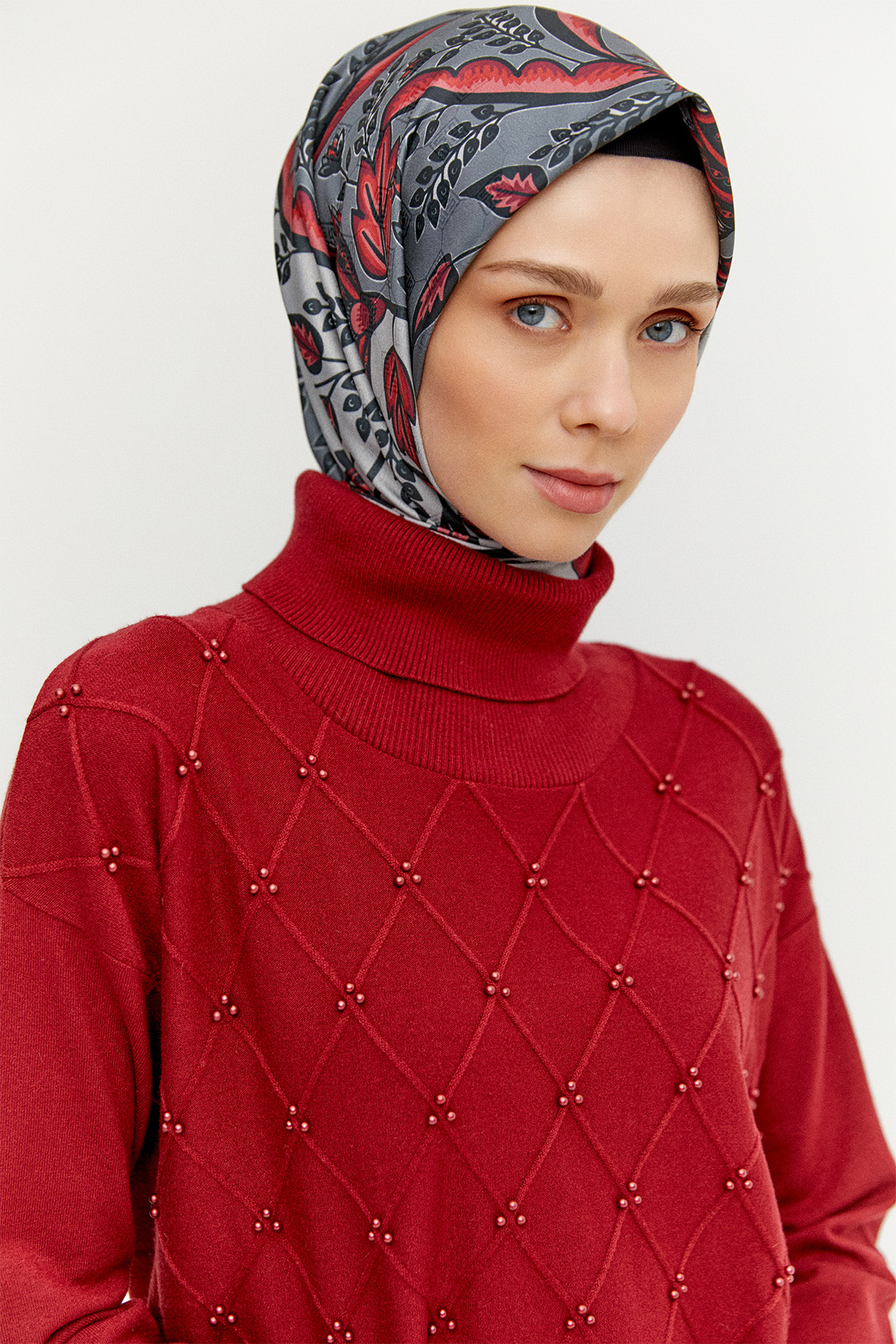 İnci Detaylı Boğazlı Triko Tunik