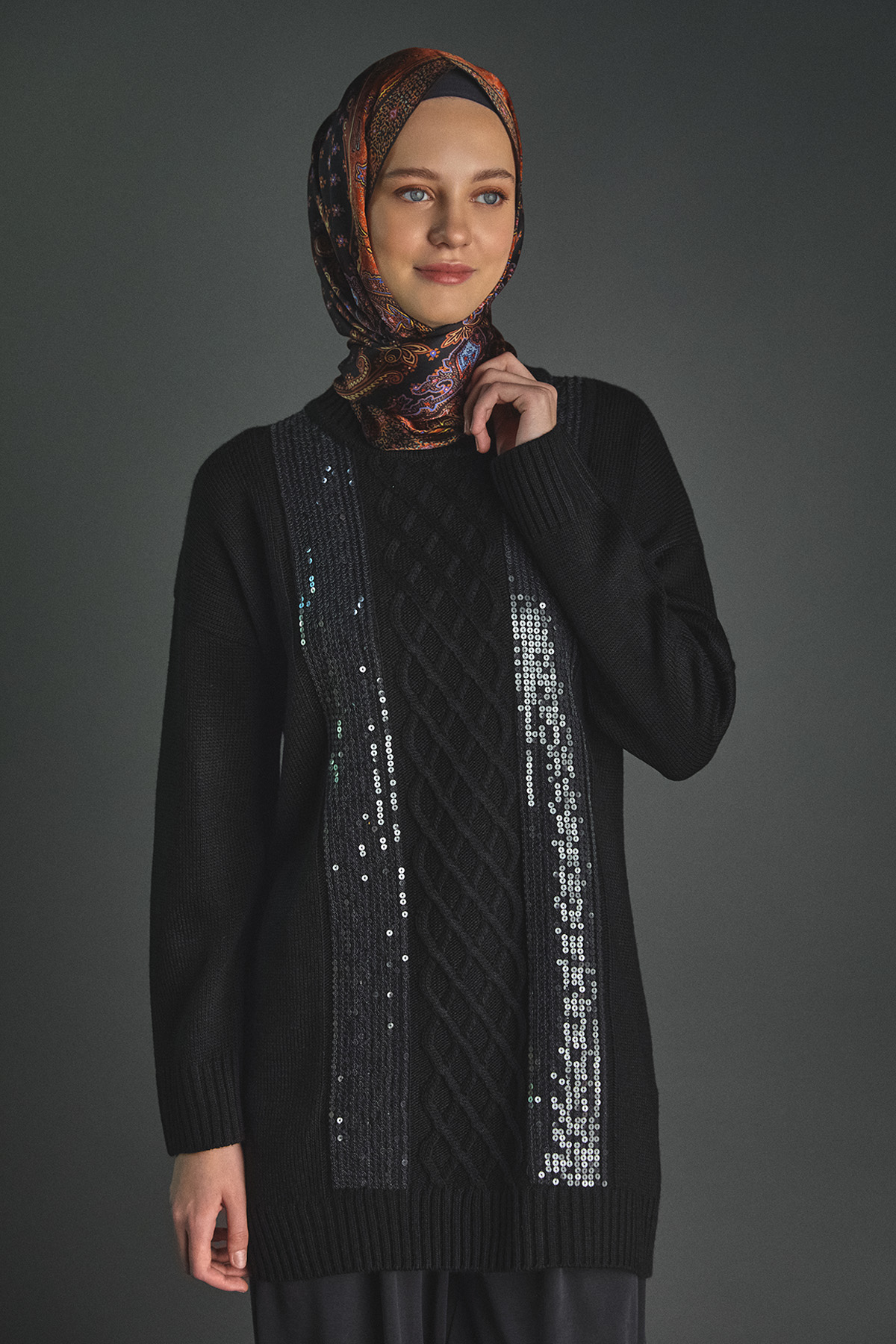 Payetli Baklava Motifli Triko Tunik