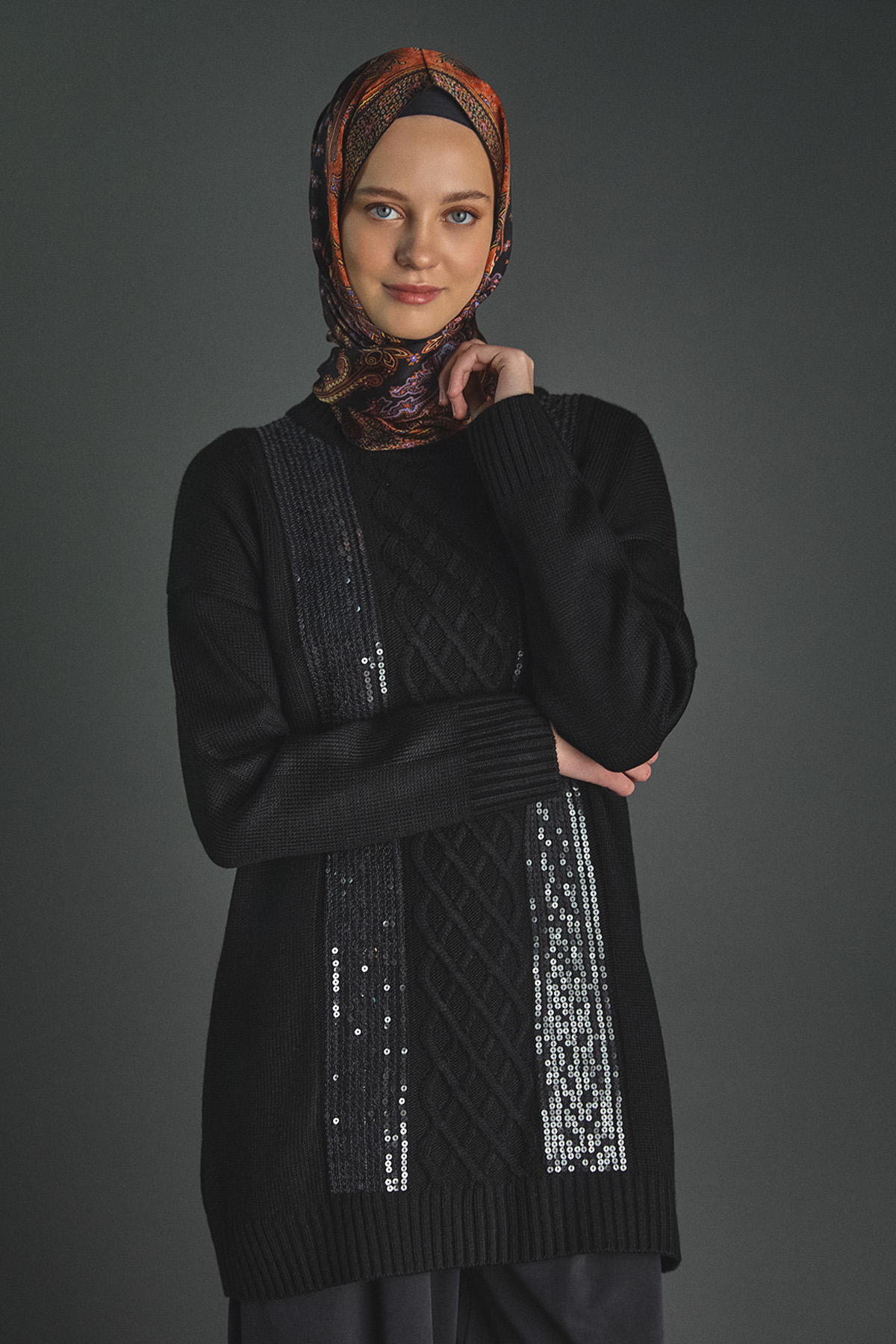 Payetli Baklava Motifli Triko Tunik