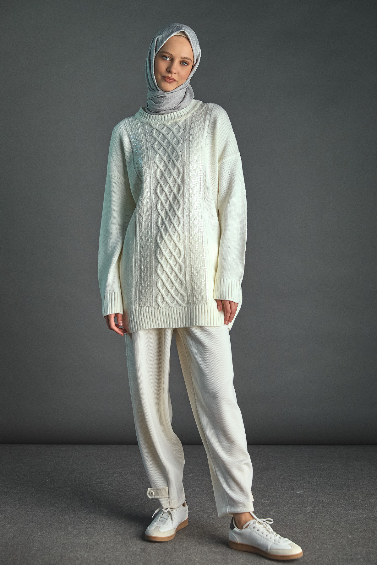 Payetli Baklava Motifli Triko Tunik