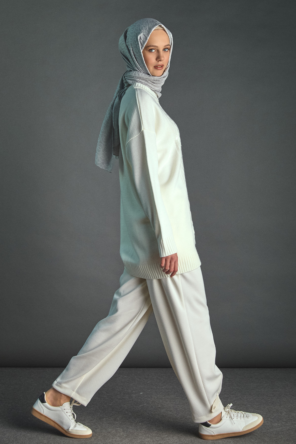 Payetli Baklava Motifli Triko Tunik