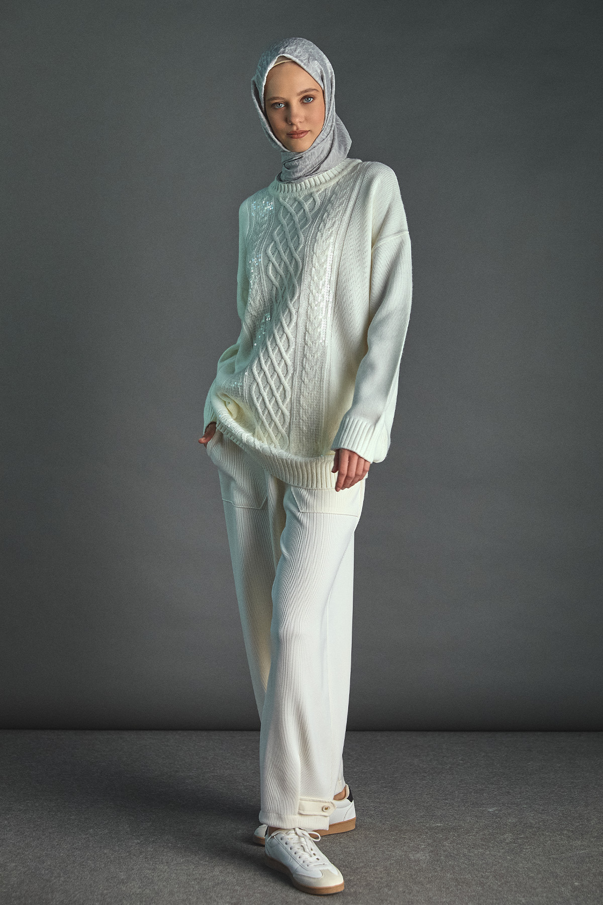 Payetli Baklava Motifli Triko Tunik