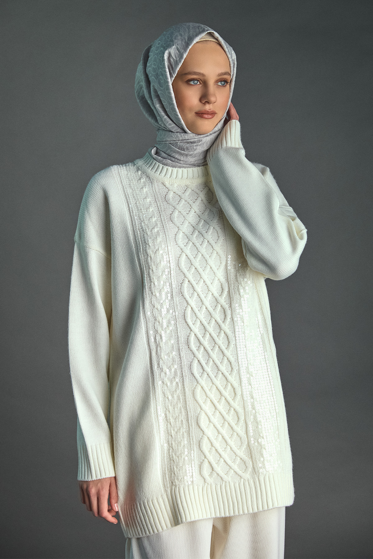 Payetli Baklava Motifli Triko Tunik