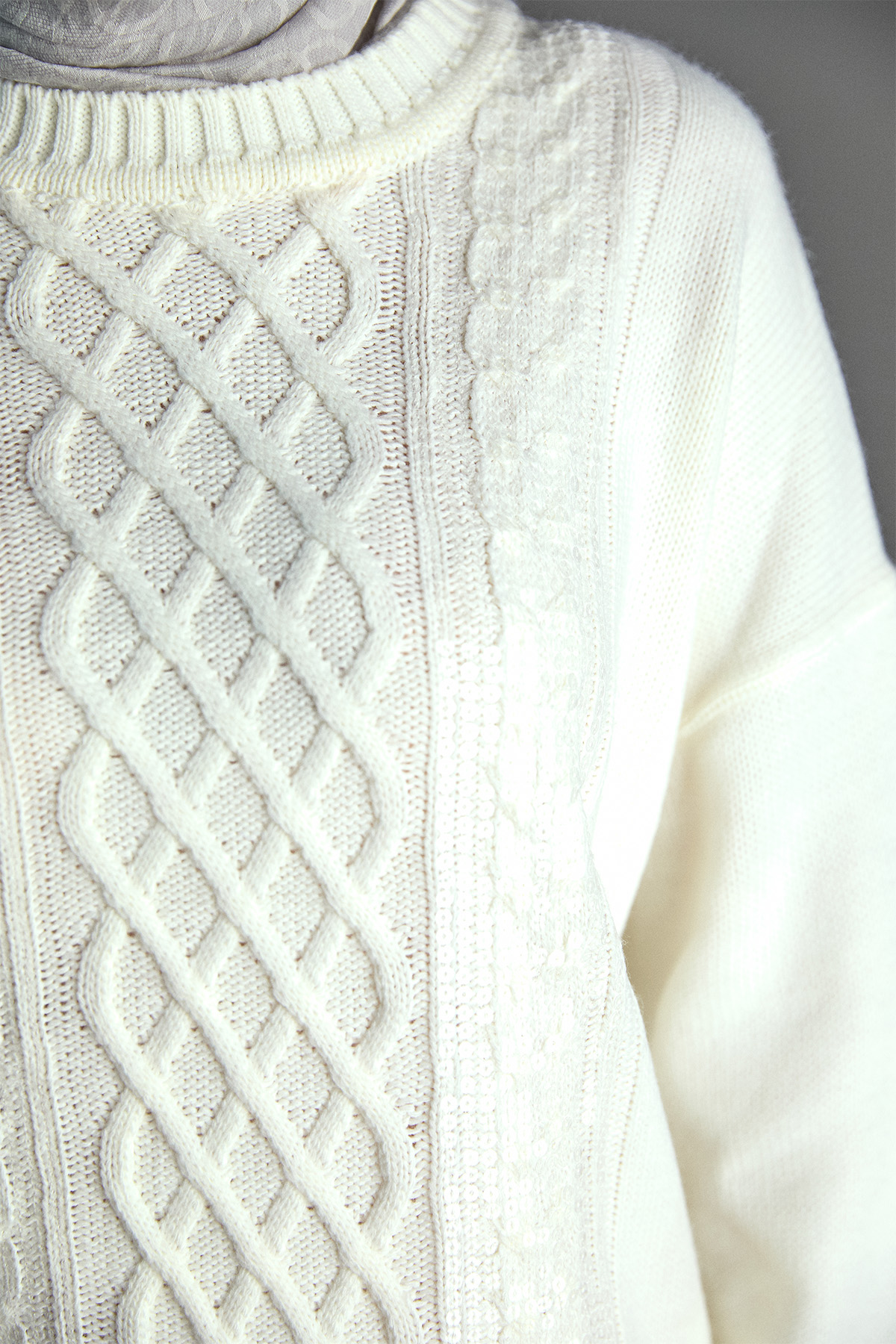 Payetli Baklava Motifli Triko Tunik