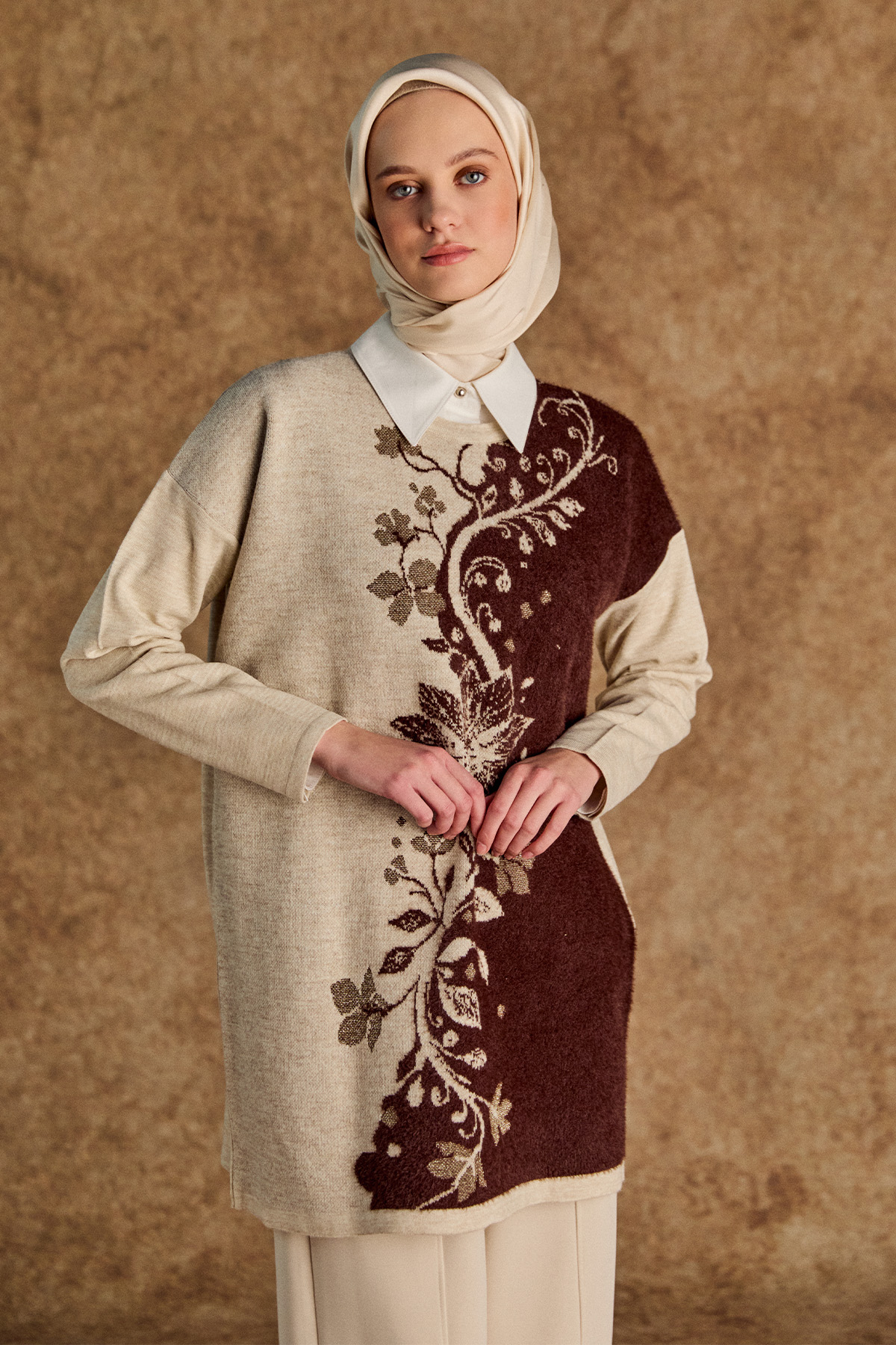 Sim Detaylı Çiçek Motifli Triko Tunik