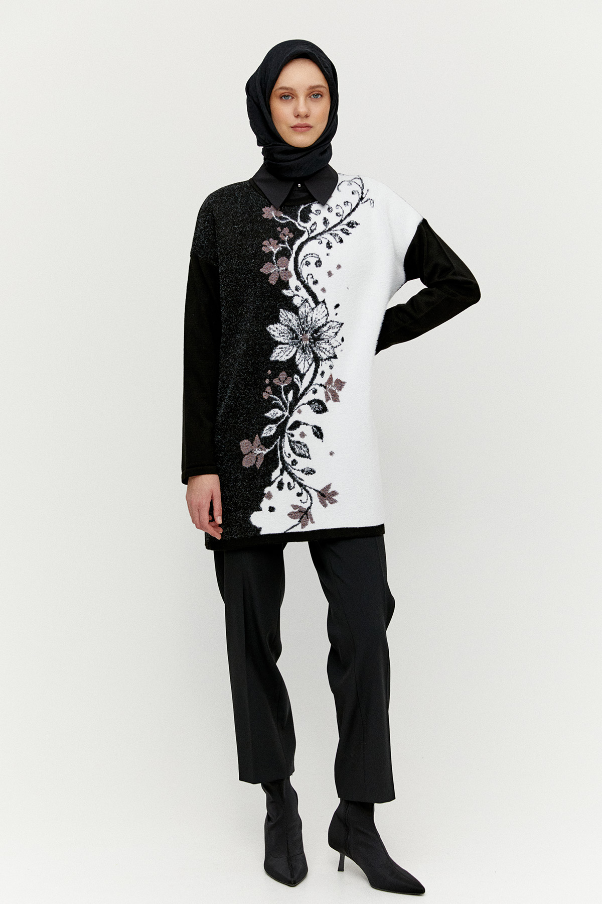 Sim Detaylı Çiçek Motifli Triko Tunik