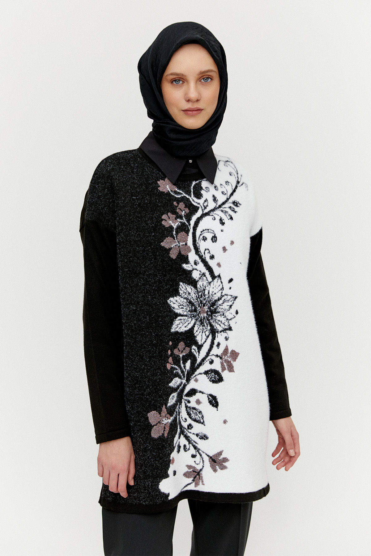 Sim Detaylı Çiçek Motifli Triko Tunik