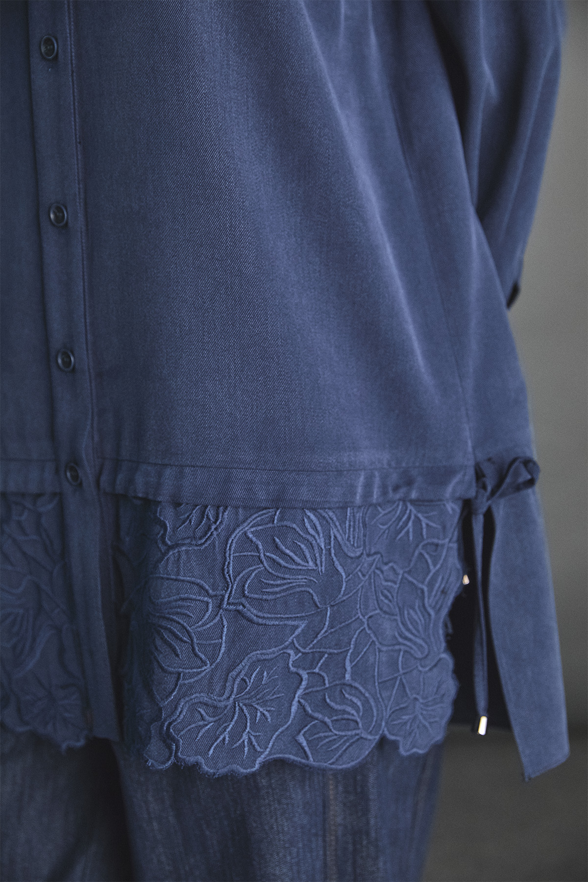 Nakış Desenli Bağcık Detaylı Tunik