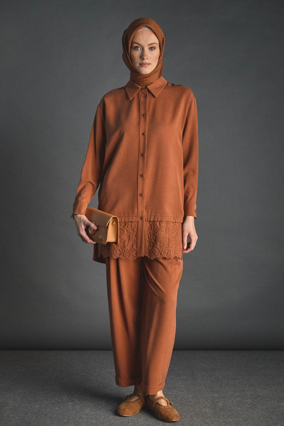 Nakış Desenli Bağcık Detaylı Tunik