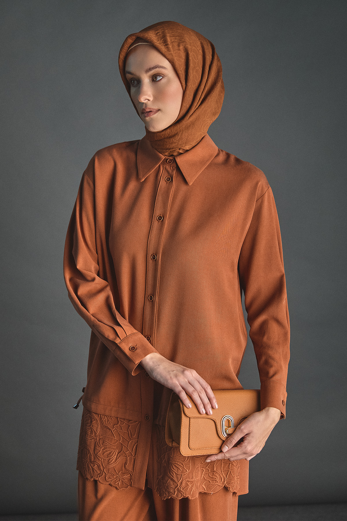 Nakış Desenli Bağcık Detaylı Tunik