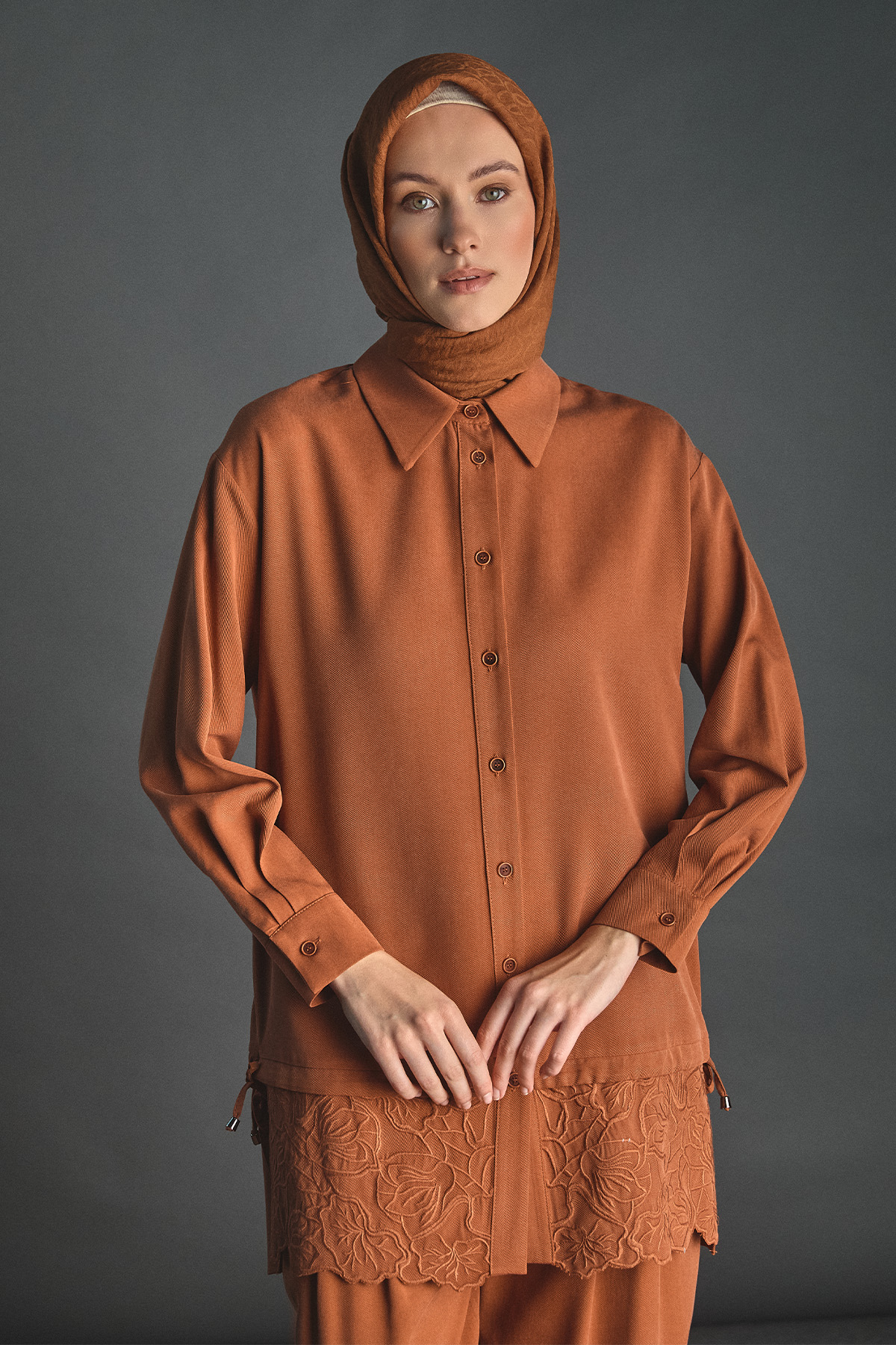 Nakış Desenli Bağcık Detaylı Tunik