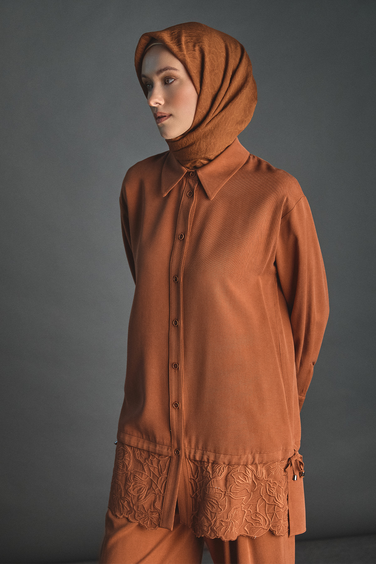 Nakış Desenli Bağcık Detaylı Tunik