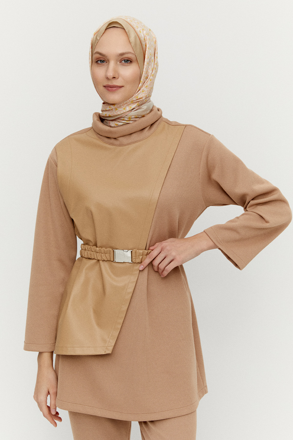 Asimetrik Suni Deri Detaylı Örme Tunik