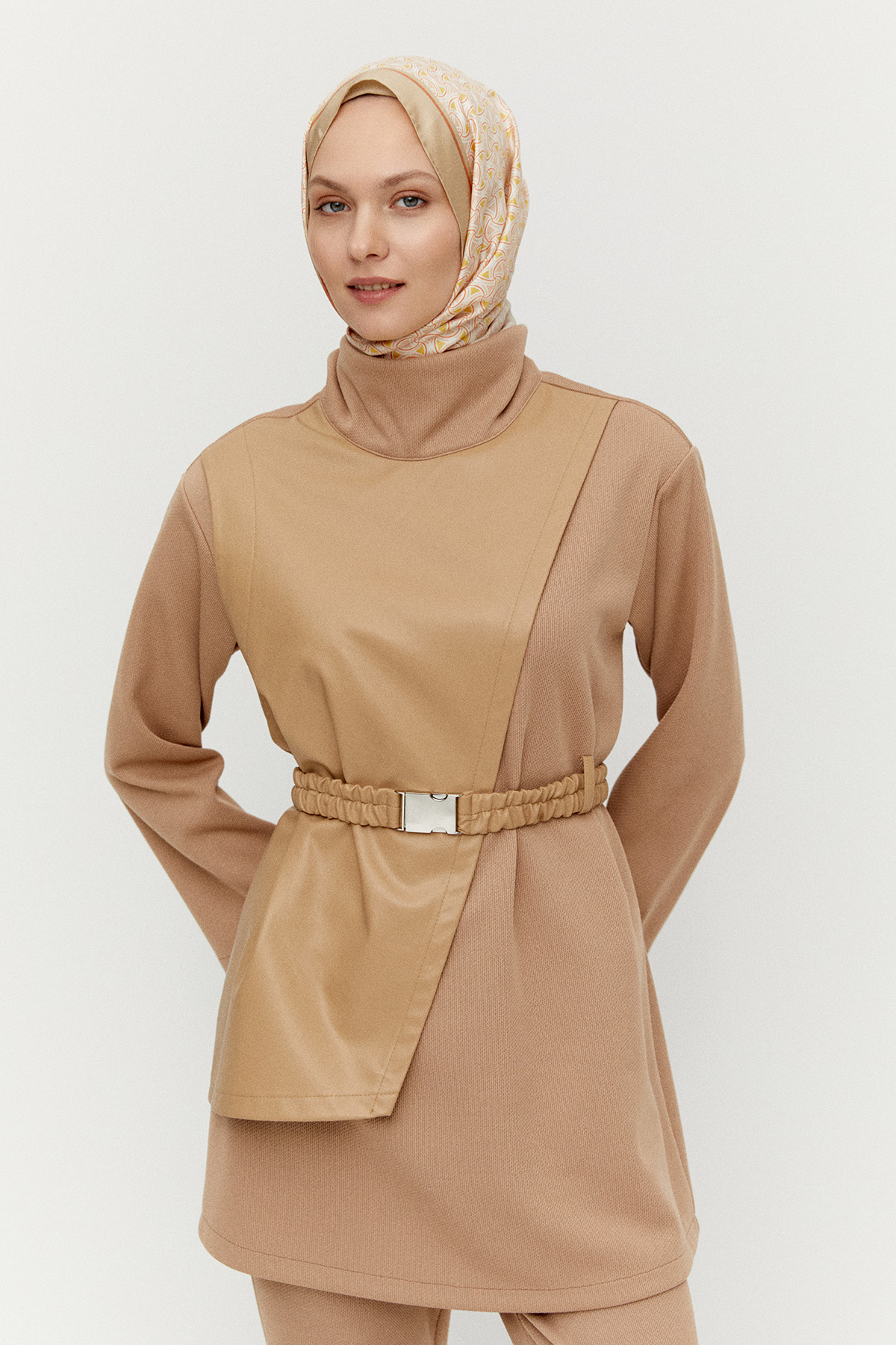 Asimetrik Suni Deri Detaylı Örme Tunik