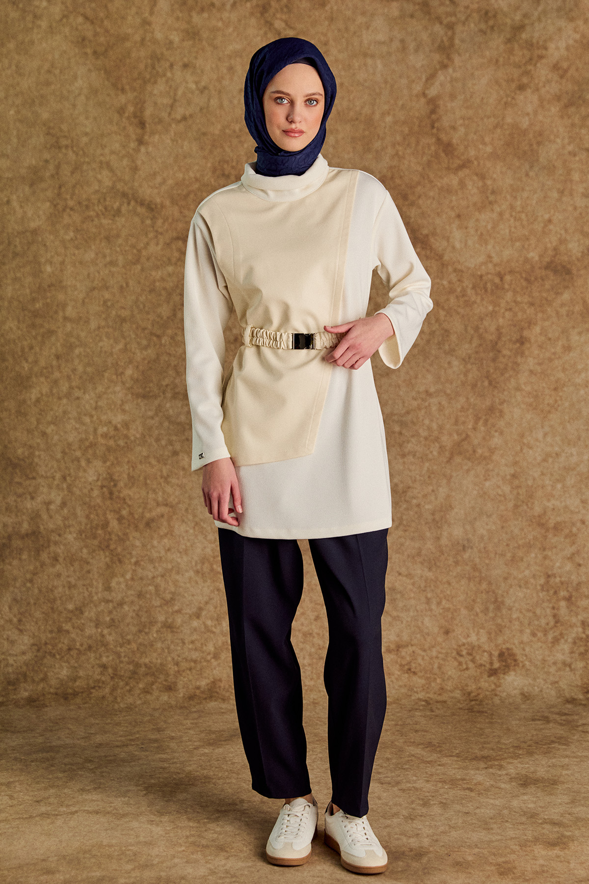 Asimetrik Suni Deri Detaylı Örme Tunik