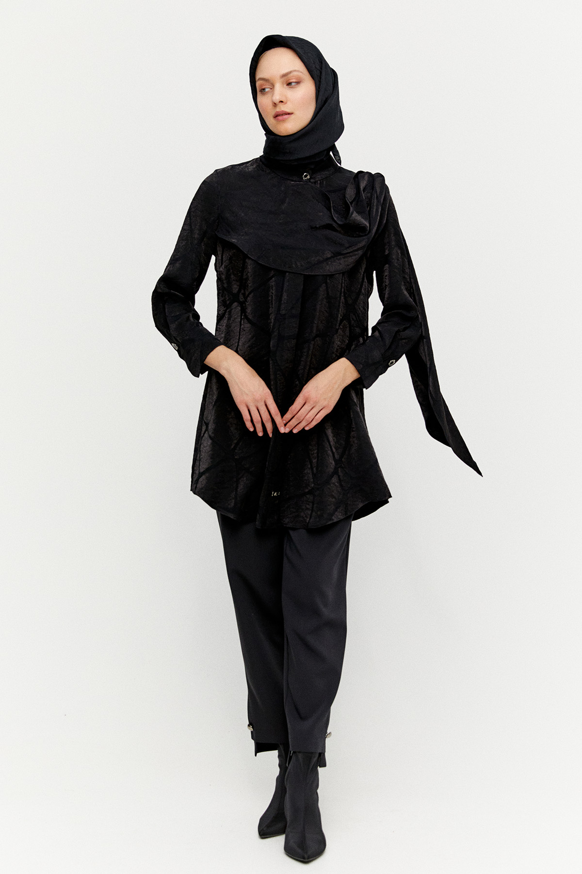 Rüzgarlık Detaylı Düğmeli Tunik