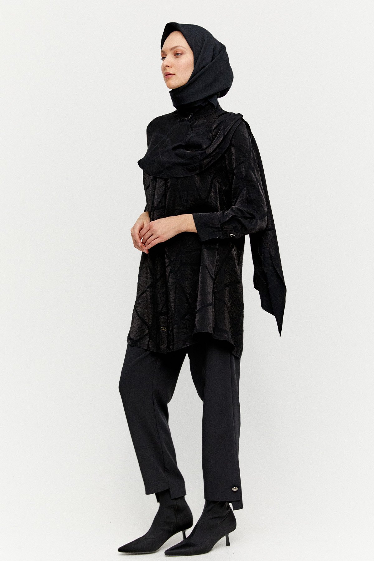 Rüzgarlık Detaylı Düğmeli Tunik