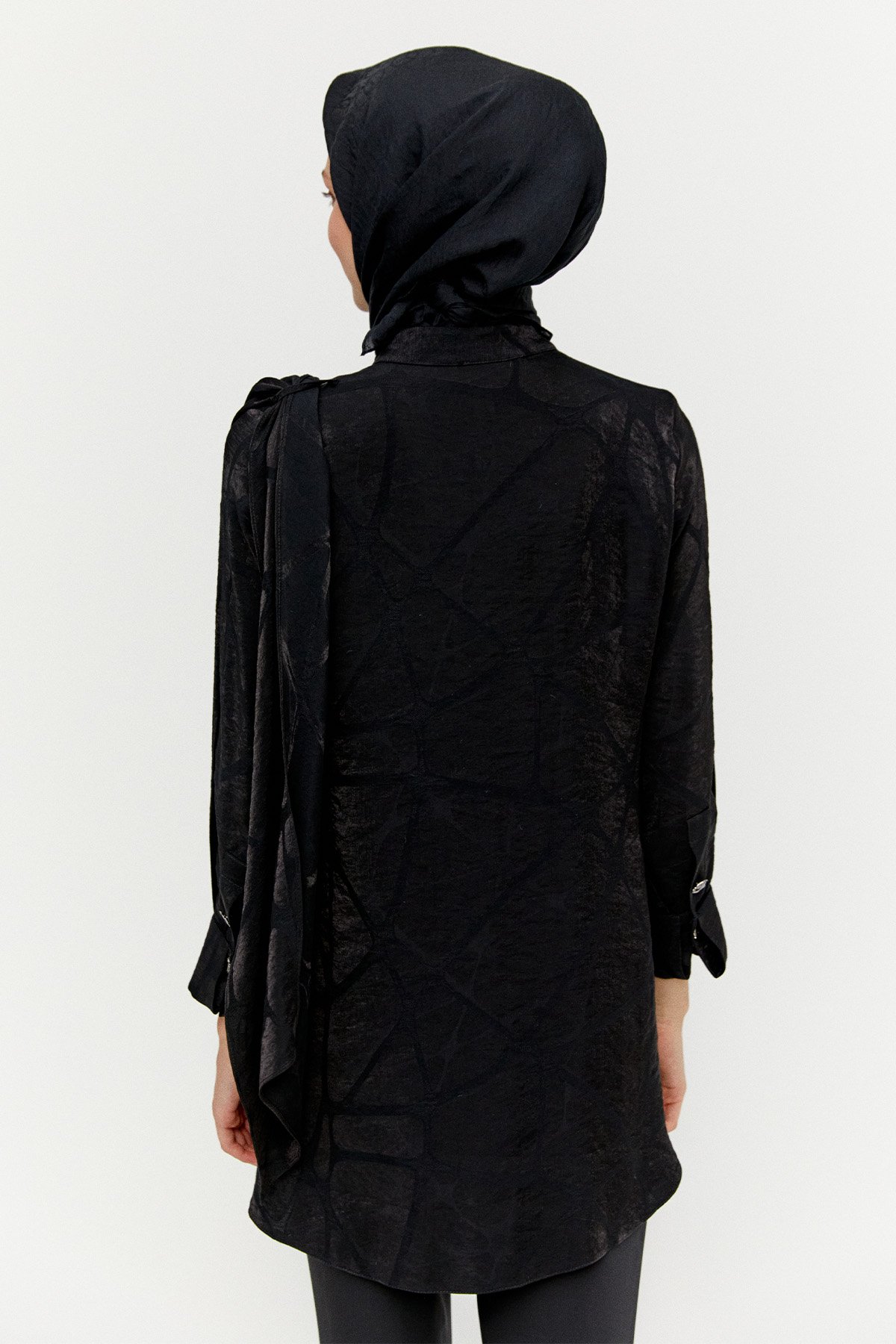 Rüzgarlık Detaylı Düğmeli Tunik