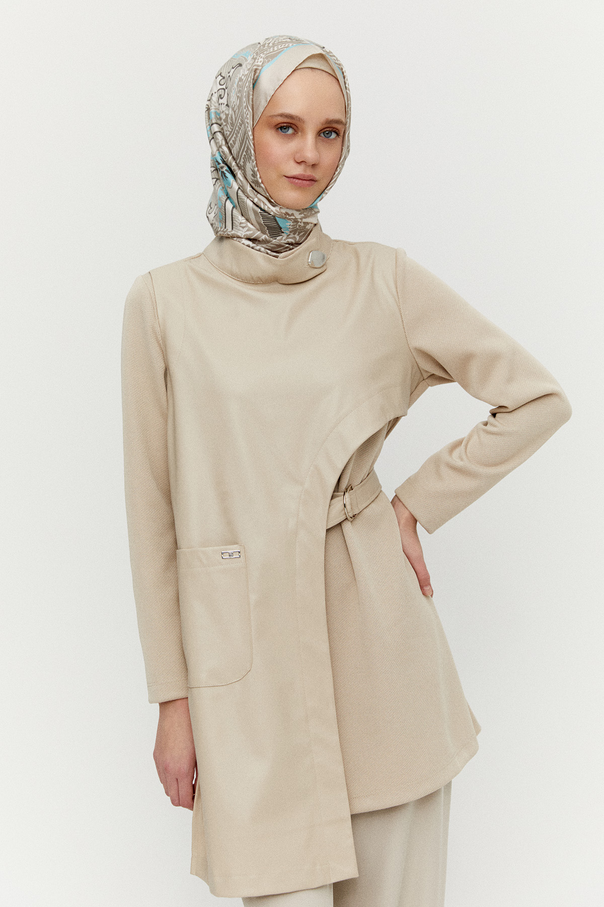 Asimetrik Suni Deri Detaylı Kemerli Tunik