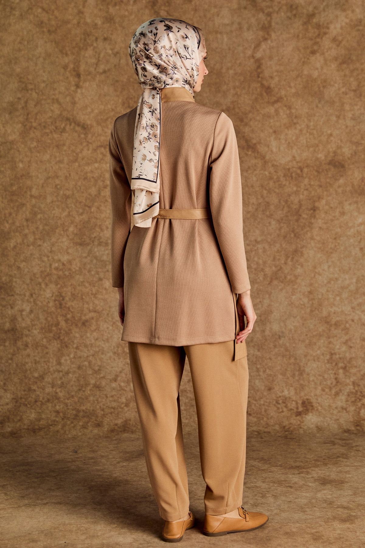 Asimetrik Suni Deri Detaylı Kemerli Tunik