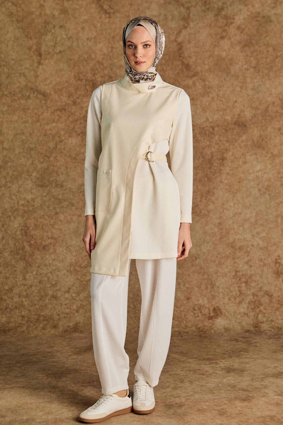 Asimetrik Suni Deri Detaylı Kemerli Tunik