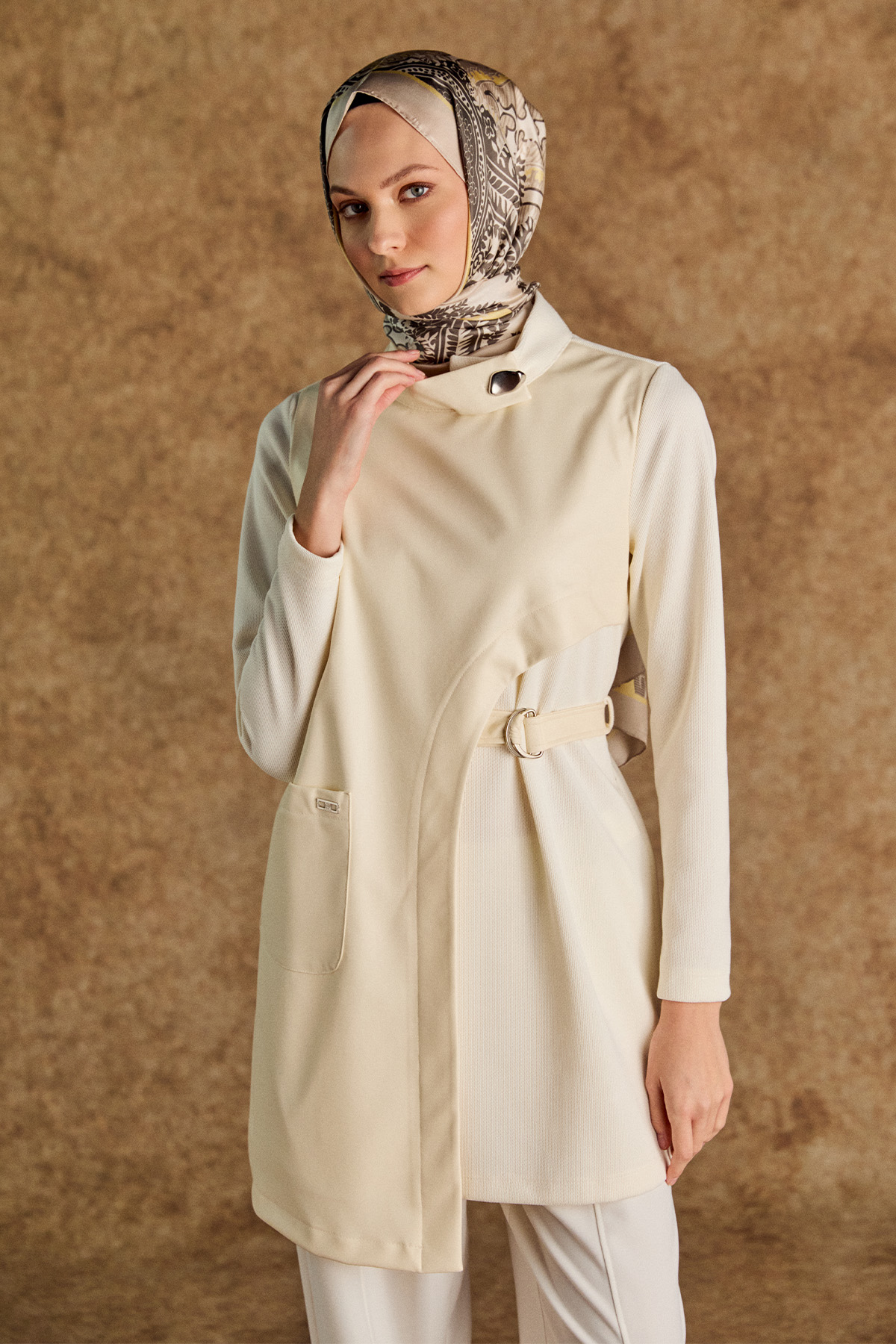 Asimetrik Suni Deri Detaylı Kemerli Tunik