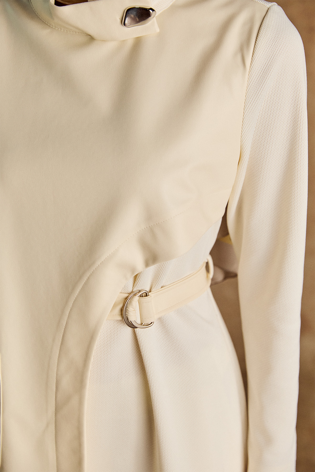 Asimetrik Suni Deri Detaylı Kemerli Tunik