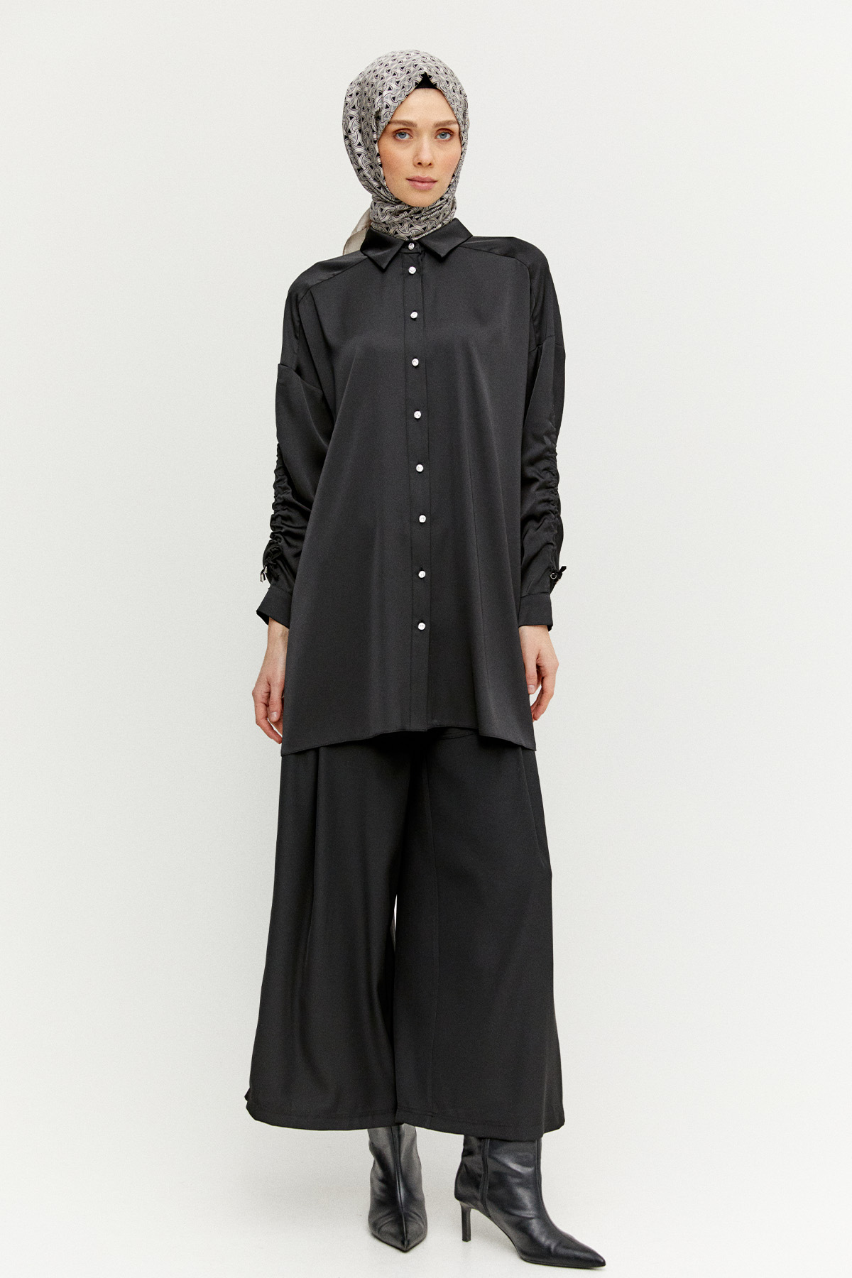 Büzgü Detaylı Saten Tunik