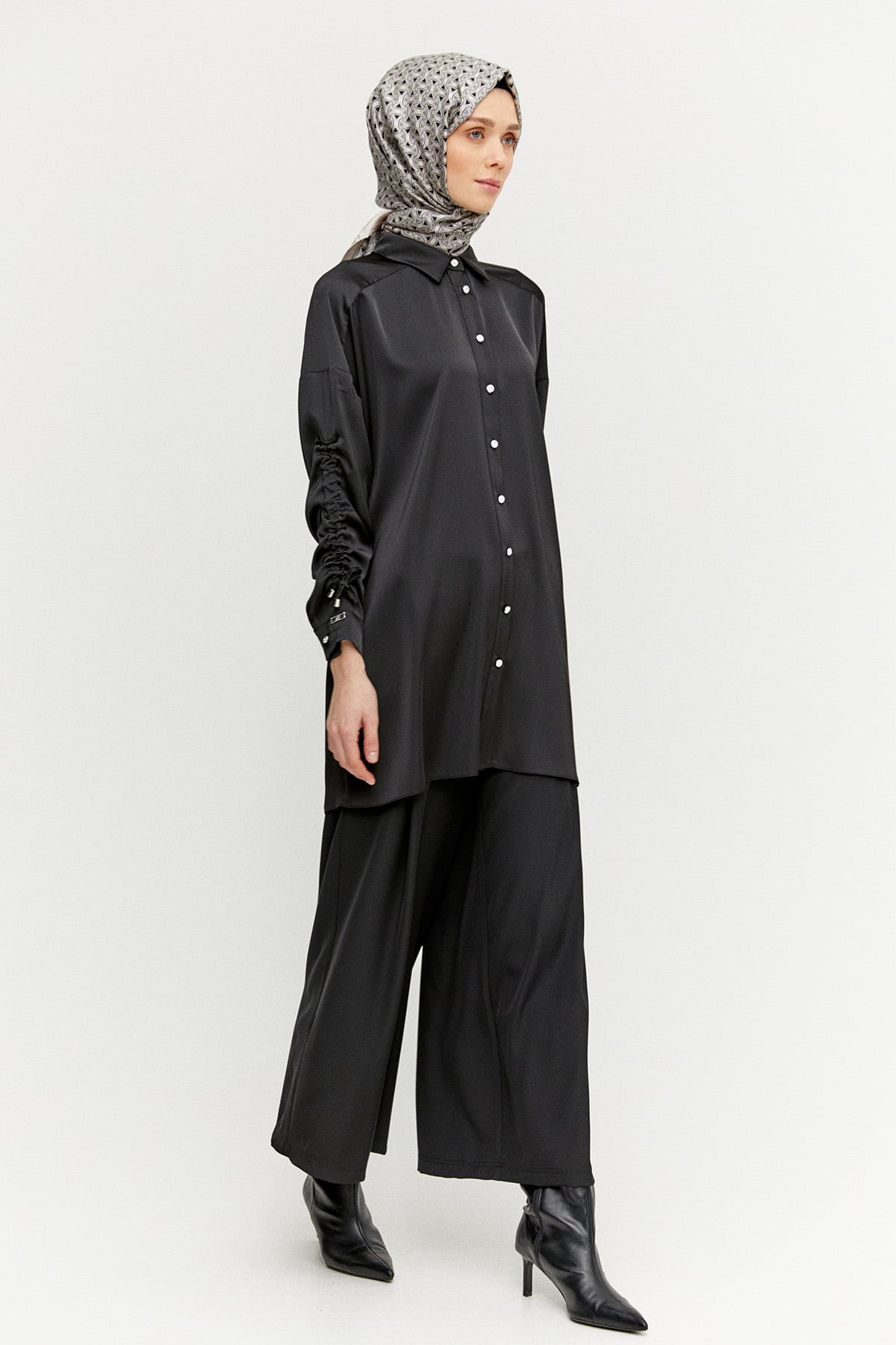 Büzgü Detaylı Saten Tunik