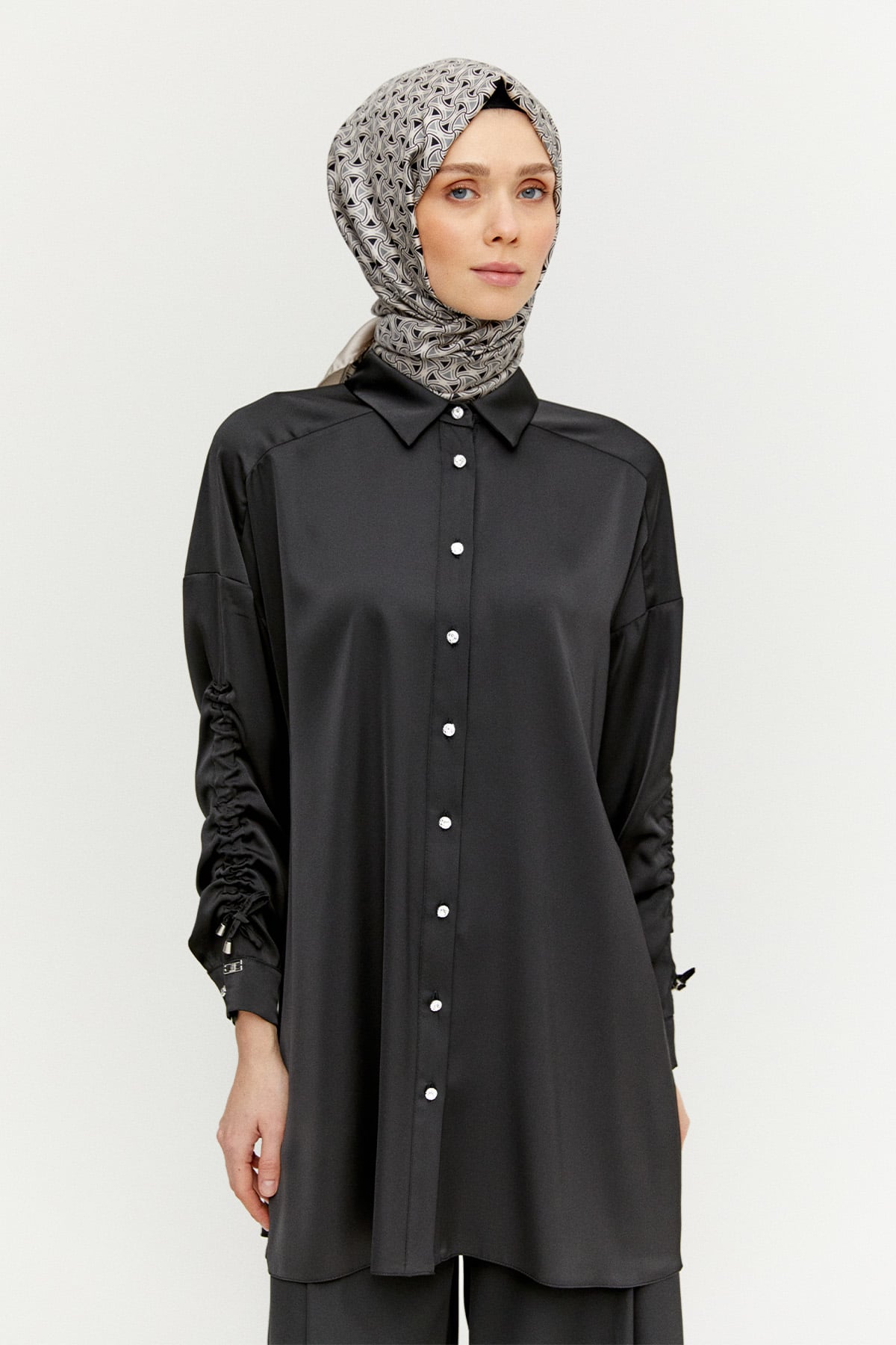 Büzgü Detaylı Saten Tunik