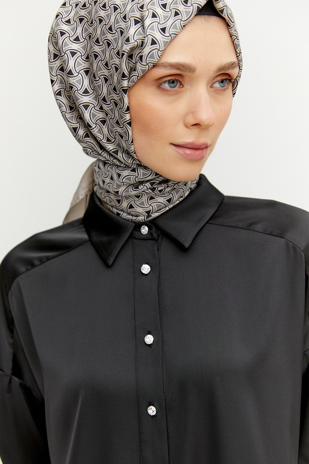 Büzgü Detaylı Saten Tunik