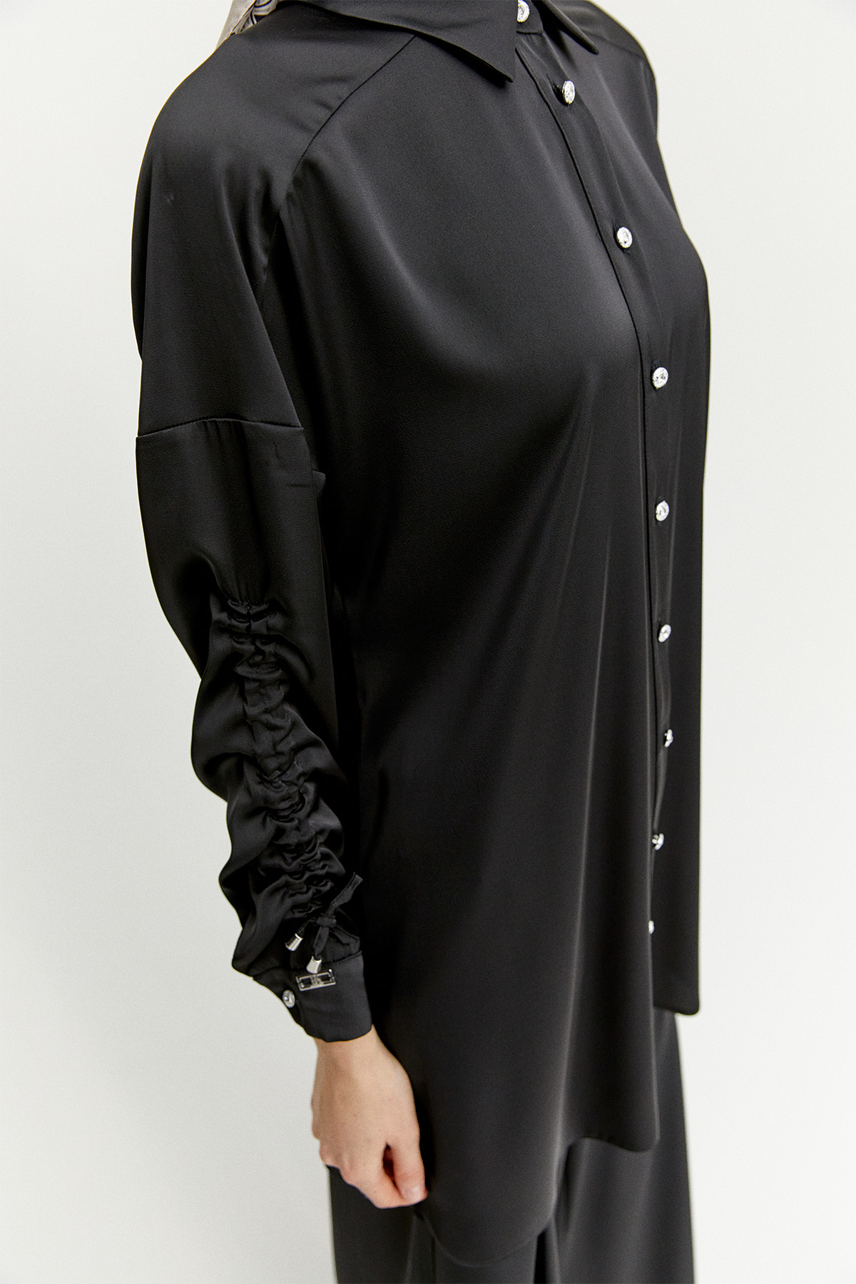 Büzgü Detaylı Saten Tunik