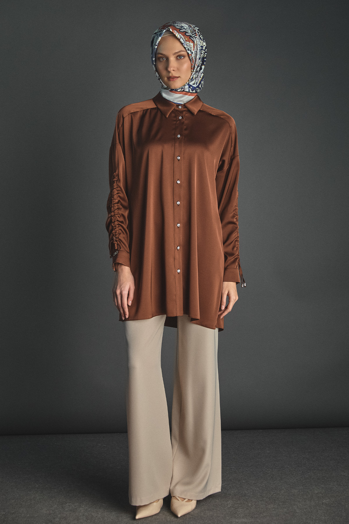 Büzgü Detaylı Saten Tunik