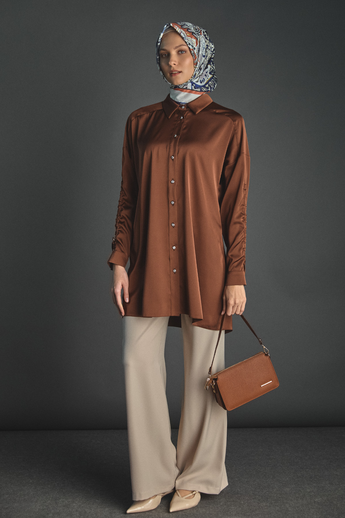 Büzgü Detaylı Saten Tunik