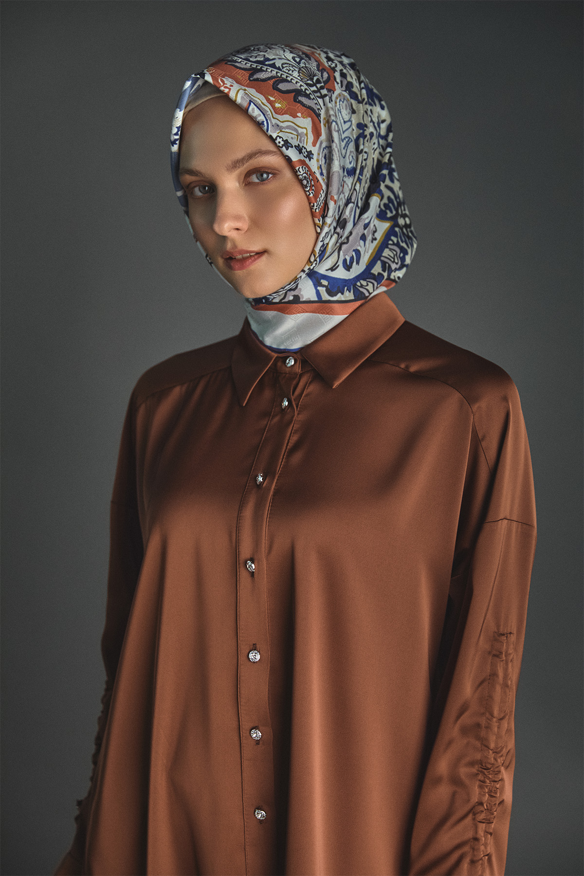 Büzgü Detaylı Saten Tunik