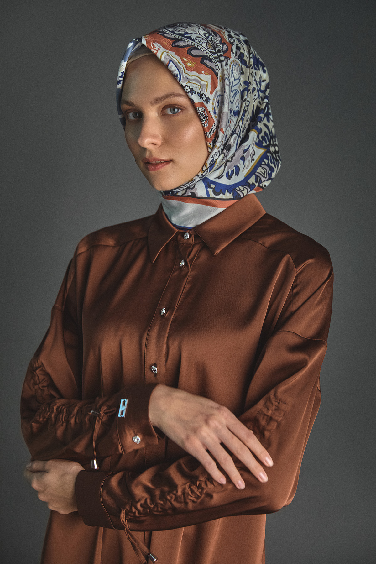 Büzgü Detaylı Saten Tunik