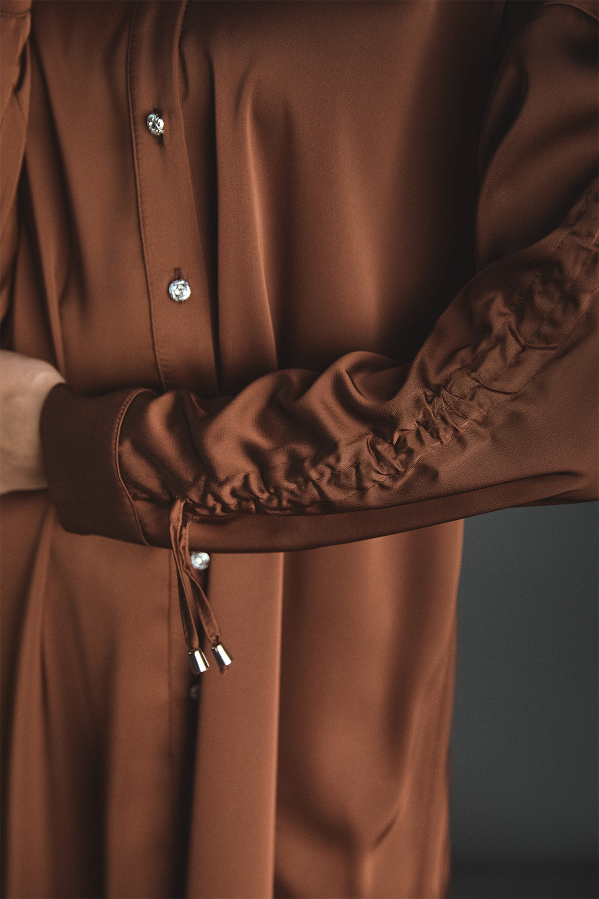 Büzgü Detaylı Saten Tunik