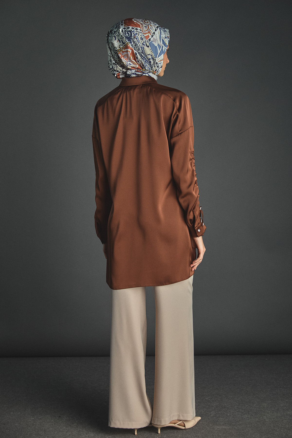 Büzgü Detaylı Saten Tunik