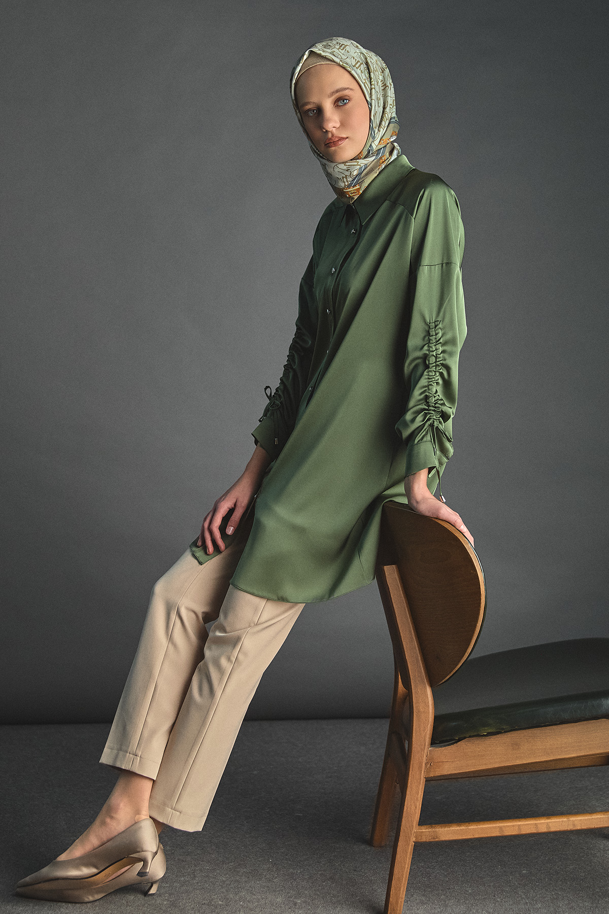 Büzgü Detaylı Saten Tunik