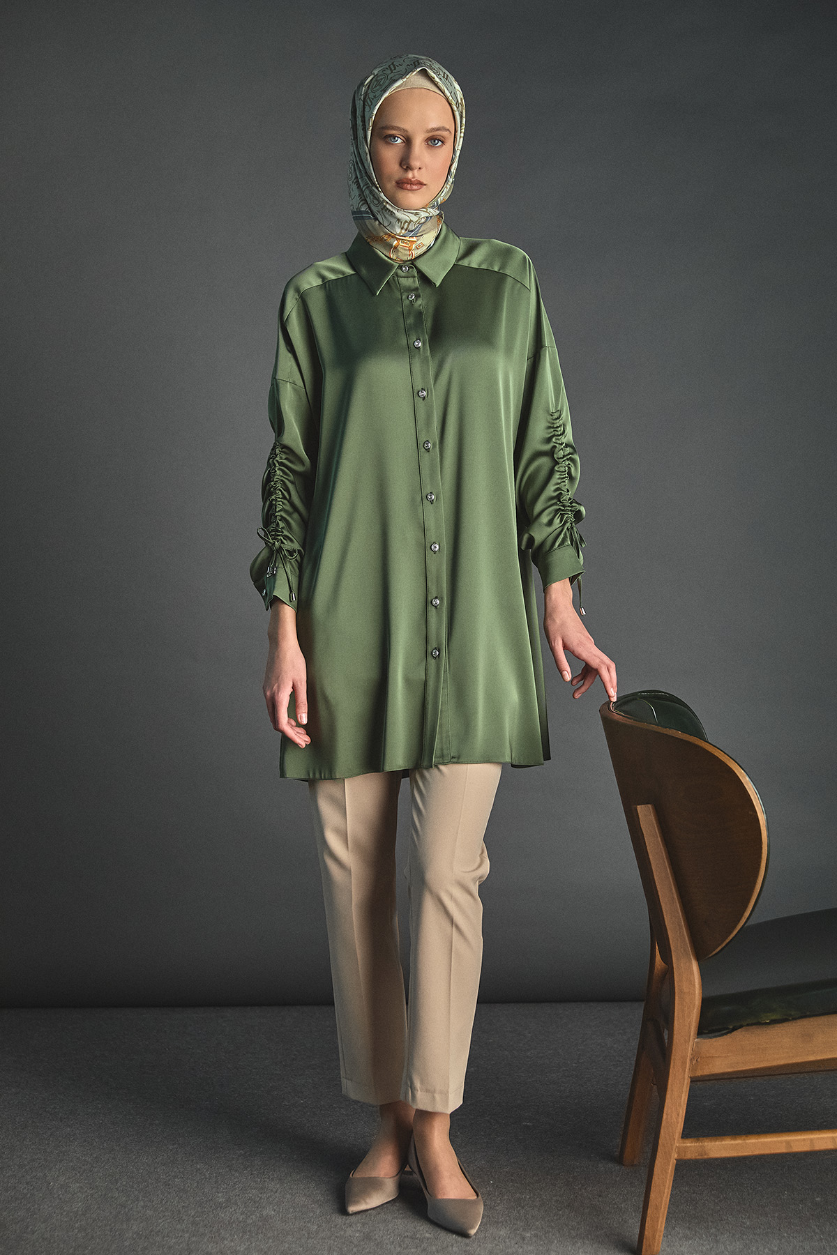 Büzgü Detaylı Saten Tunik