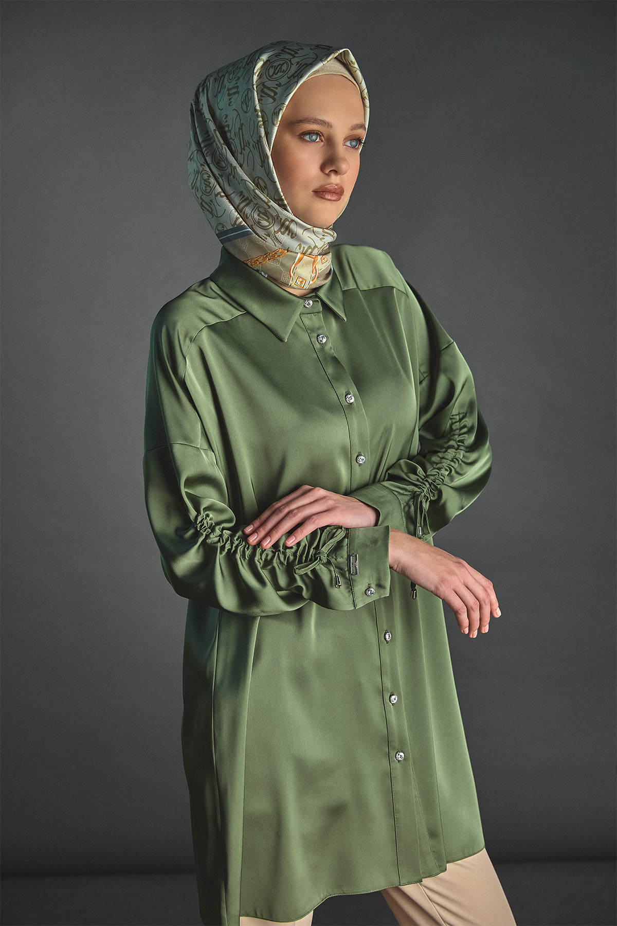 Büzgü Detaylı Saten Tunik