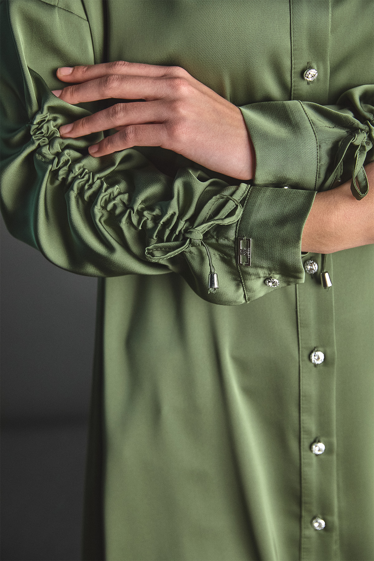 Büzgü Detaylı Saten Tunik