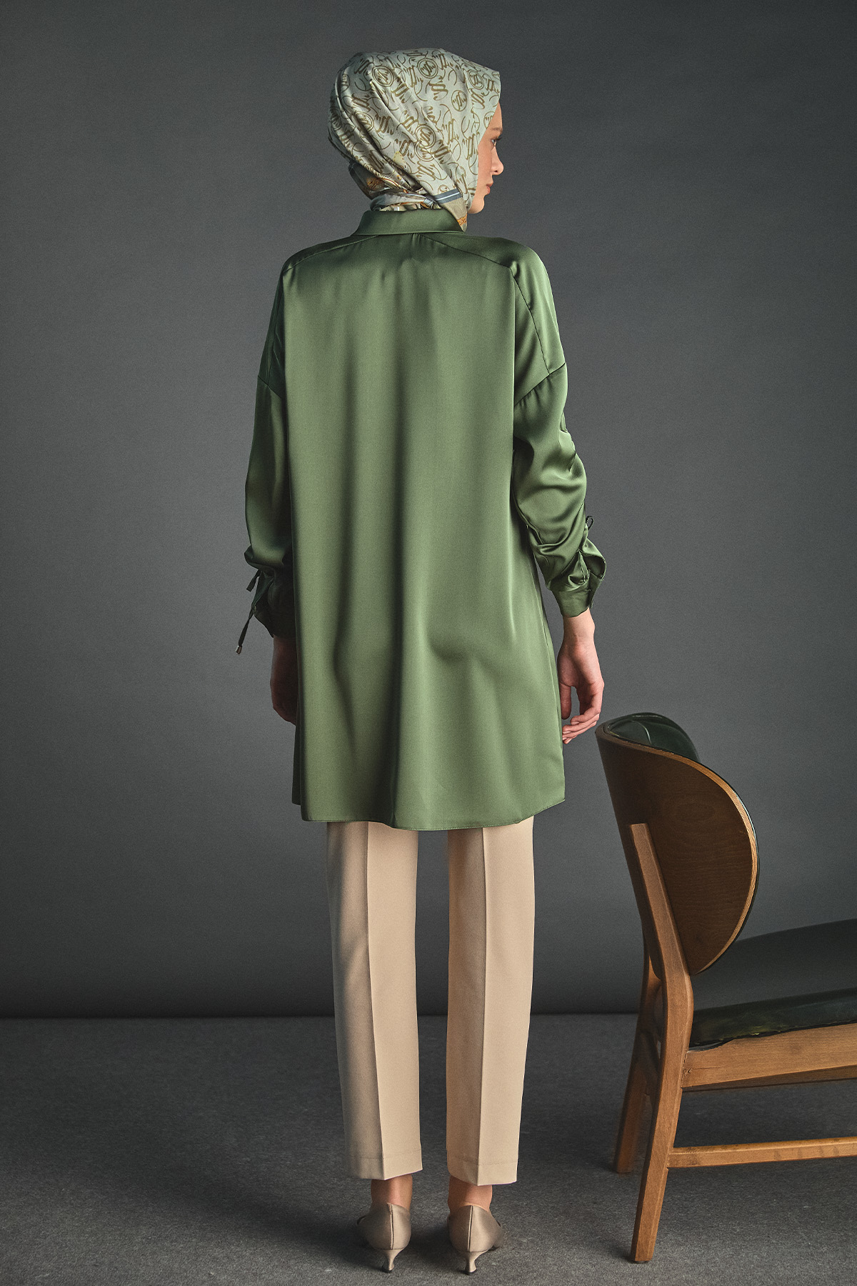 Büzgü Detaylı Saten Tunik