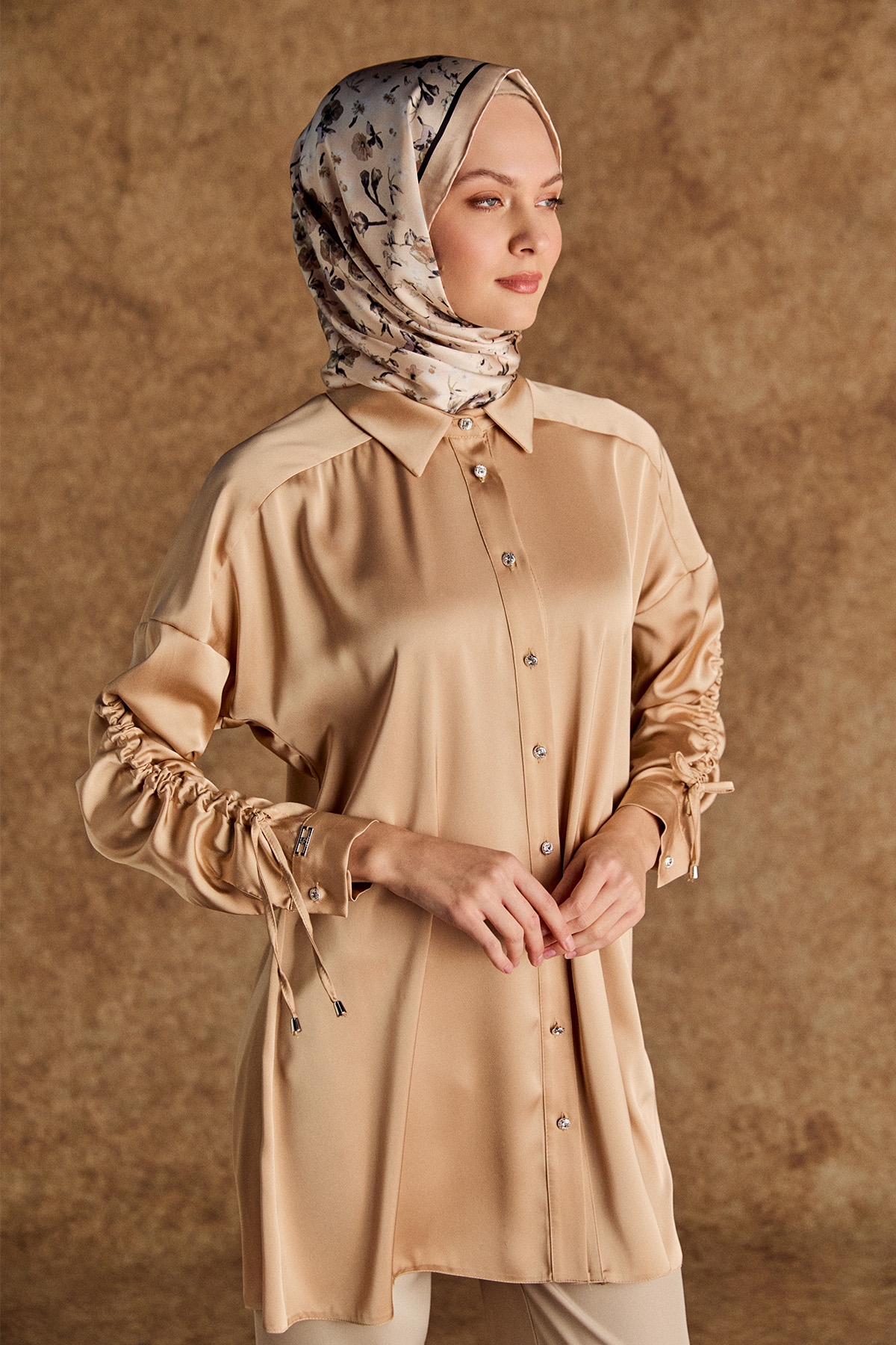 Büzgü Detaylı Saten Tunik