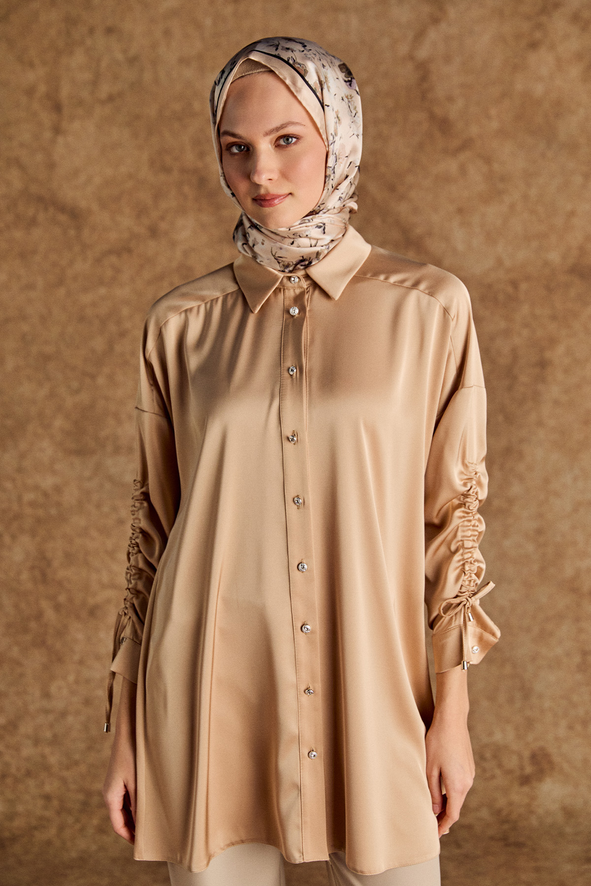 Büzgü Detaylı Saten Tunik