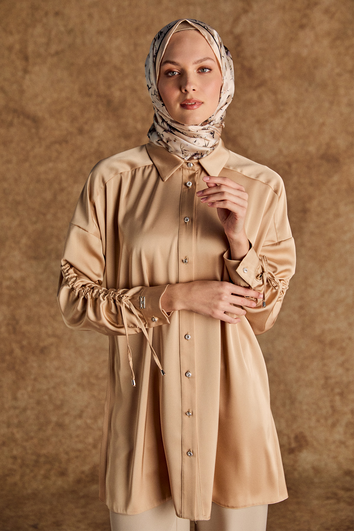 Büzgü Detaylı Saten Tunik