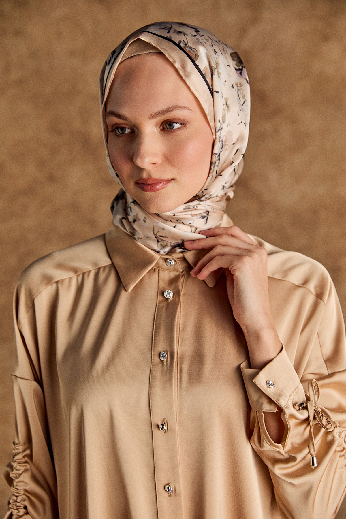 Büzgü Detaylı Saten Tunik