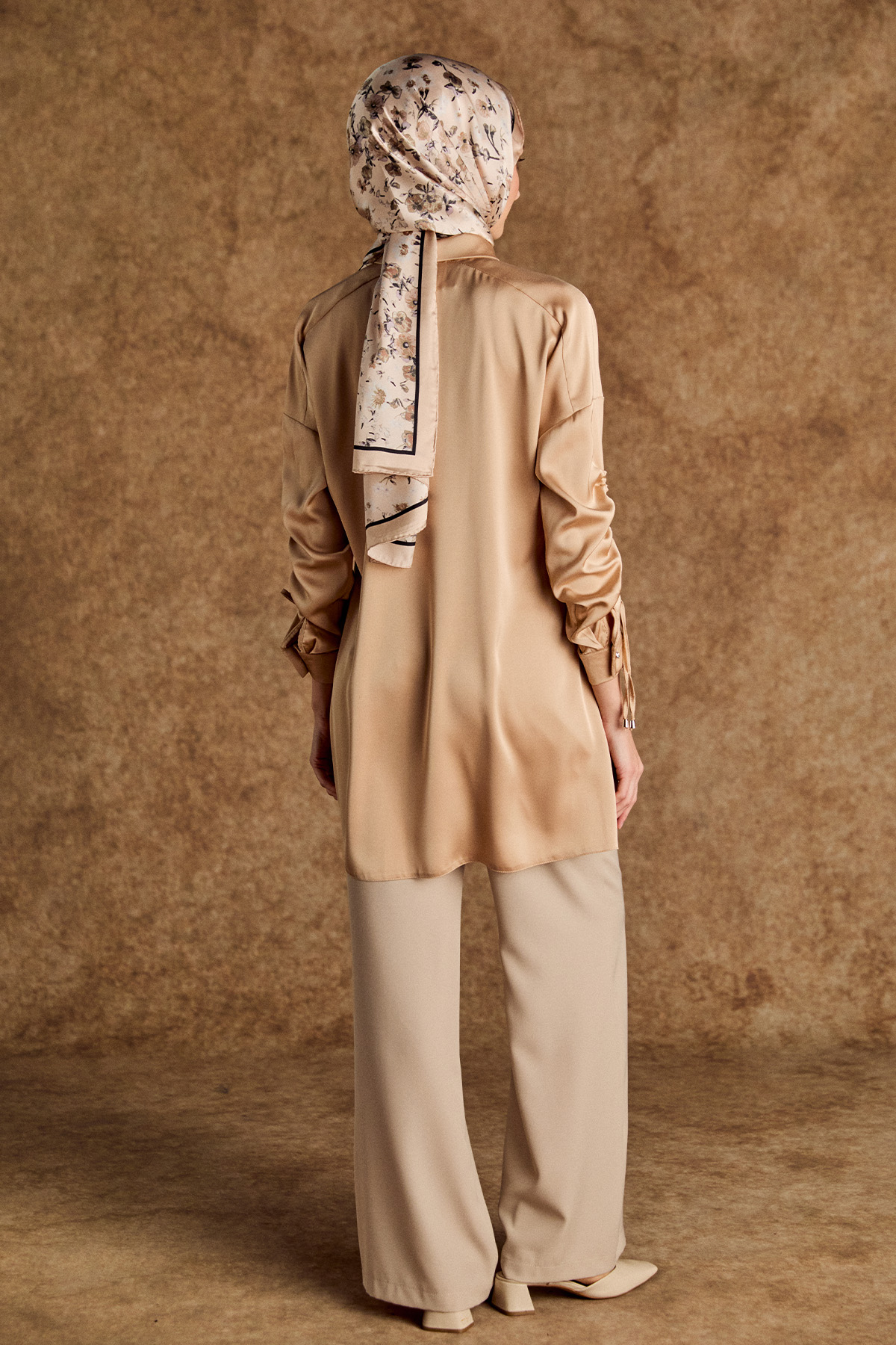 Büzgü Detaylı Saten Tunik