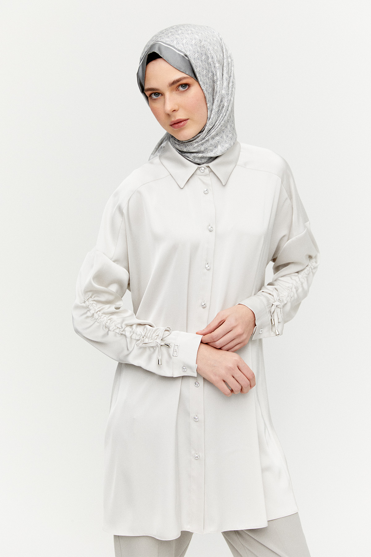 Büzgü Detaylı Saten Tunik