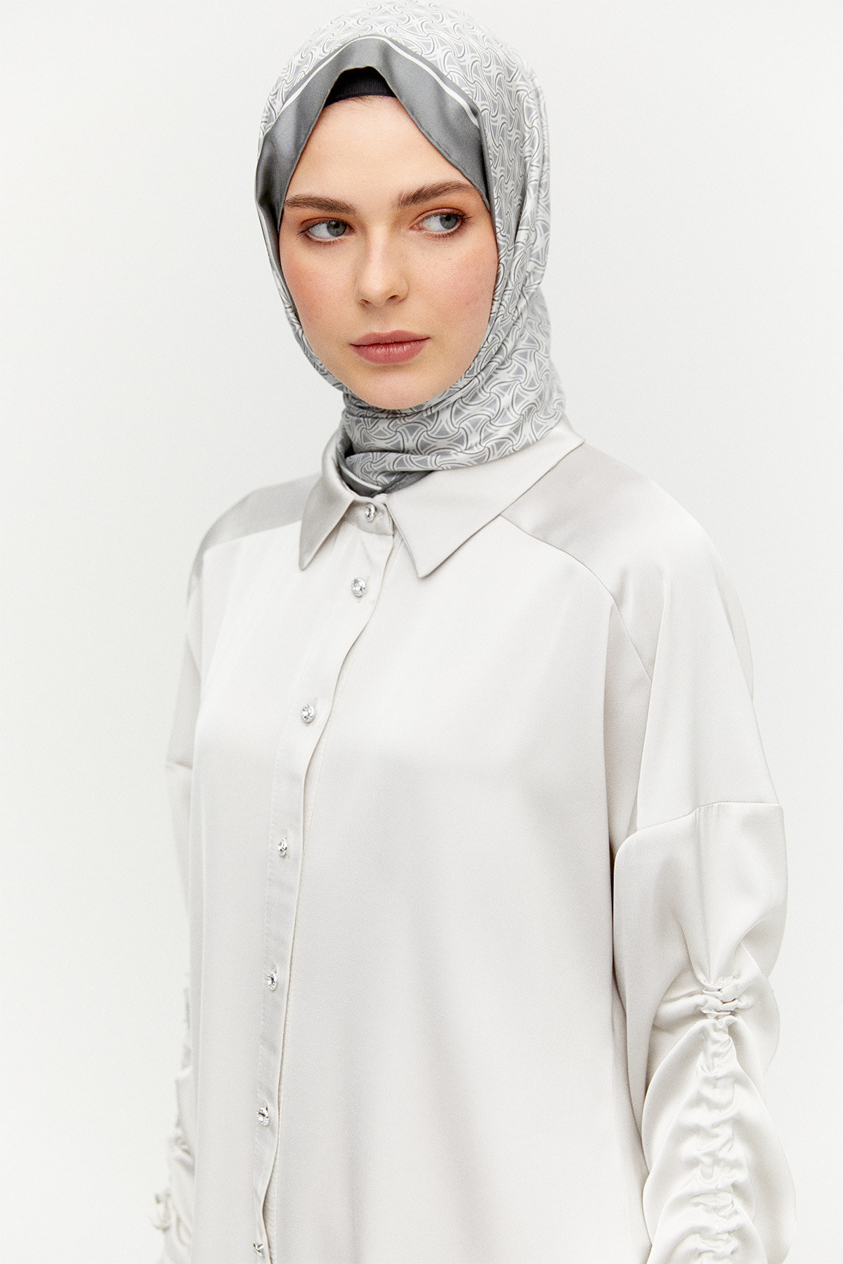 Büzgü Detaylı Saten Tunik